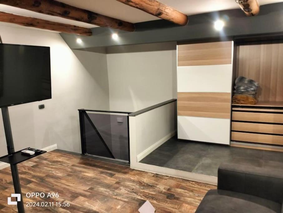 Apartment Rail *